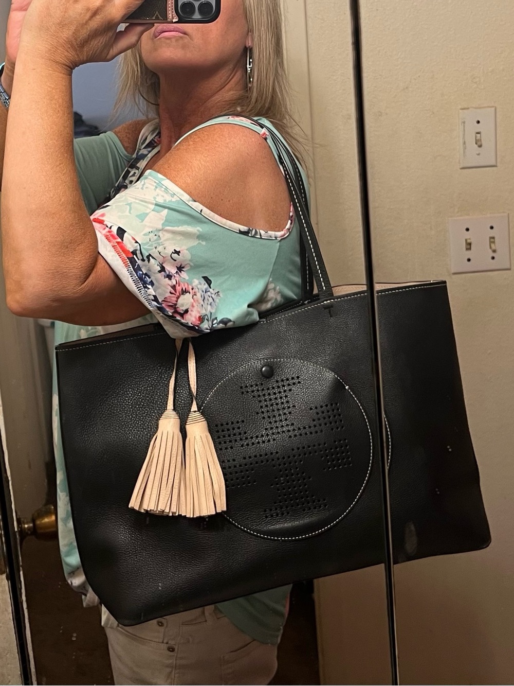 Tory Burch Large leather black logo tote with perforated front pocket - Picture 5 of 15
